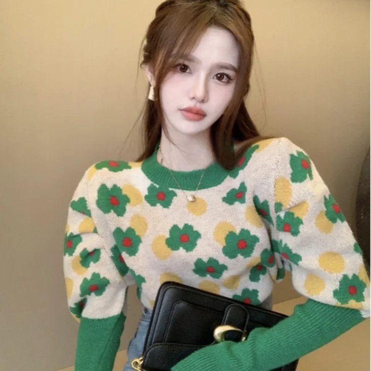 Flower T-shirt Women's Contrast Stitching Round Neck Long Sleeve Sweater Autumn and Winter Slim and Age Reducing Top X29a
Flower T-shirt Women's Contrast Stitching Round Neck Long Sleeve Sweater Autumn and Winter Slim and Age Reducing Top X29a