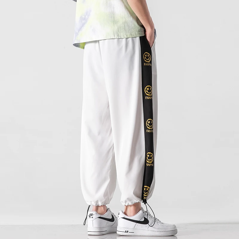 Fashion New Hip Hop Joggers Cargo Ankle length pants Men Pants Loose Ribbons Man Sweatpants Streetwear Casual Mens Pants
Fashion New Hip Hop Joggers Cargo Ankle length pants Men Pants Loose Ribbons Man Sweatpants Streetwear Casual Mens Pants