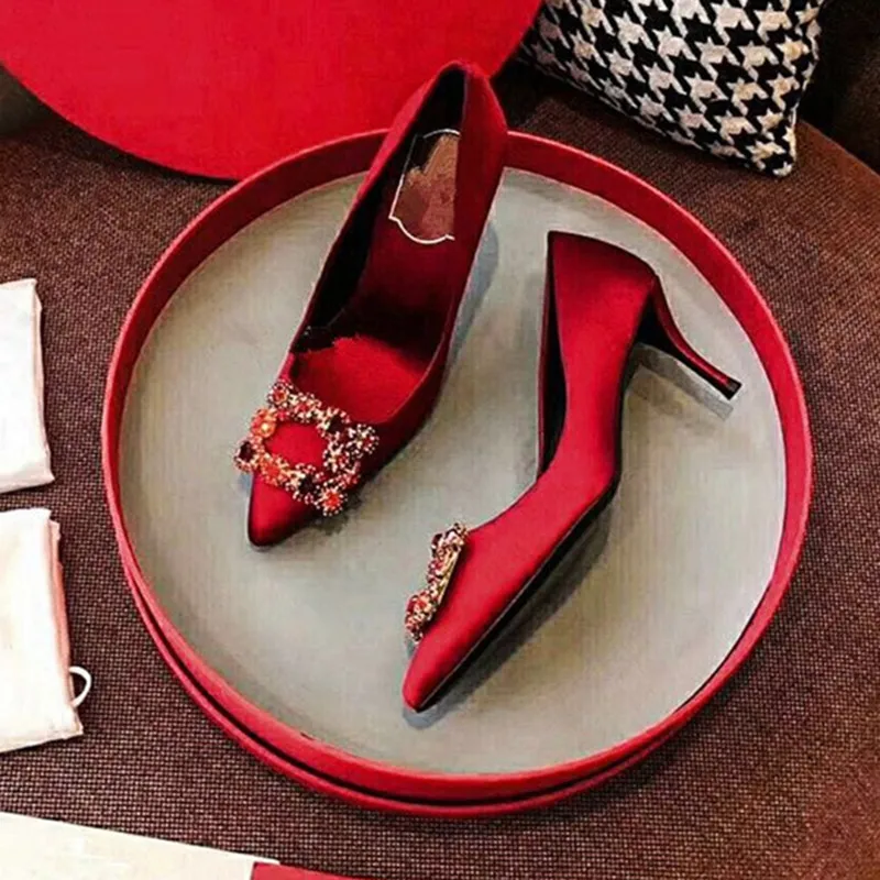 Wedding Shoes Women's New Wedding High Heeled Shoes Pointed Thin Heel Middle Heel Bride's Shoes Red Square Buckle Single Shoes
Wedding Shoes Women's New Wedding High Heeled Shoes Pointed Thin Heel Middle Heel Bride's Shoes Red Square Buckle Single Shoes