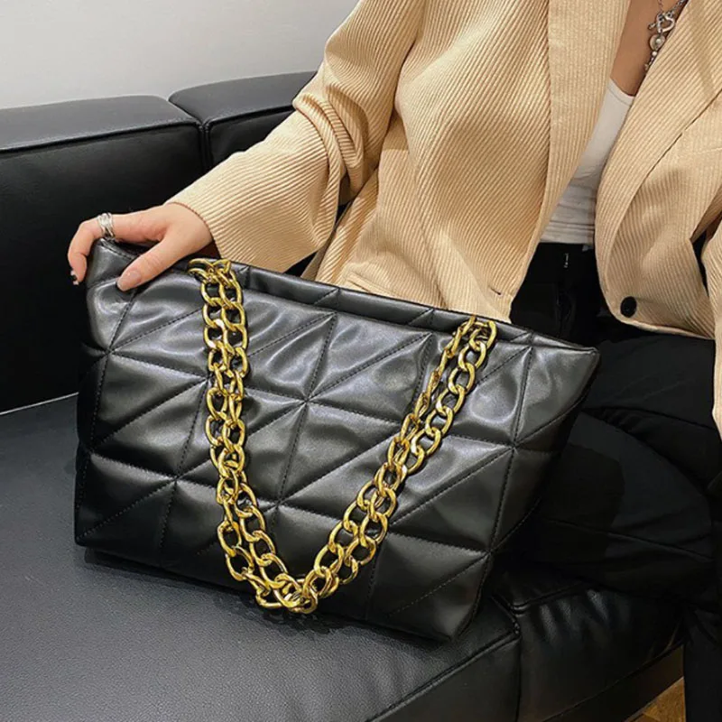High Capacity Big PU Leather Shoulder Bags Women's Winter Branded Trending Chain Handbags and Purses
High Capacity Big PU Leather Shoulder Bags Women's Winter Branded Trending Chain Handbags and Purses