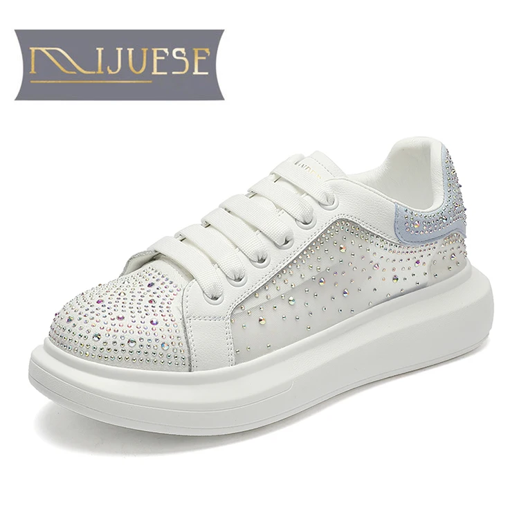 MLJUFEE 2021 Women Sneakers Split Leather White Color Trend String Bead Platform Crystal Lace Up Platform Vulcanize Flats Shoes
MLJUFEE 2021 Women Sneakers Split Leather White Color Trend String Bead Platform Crystal Lace Up Platform Vulcanize Flats Shoes