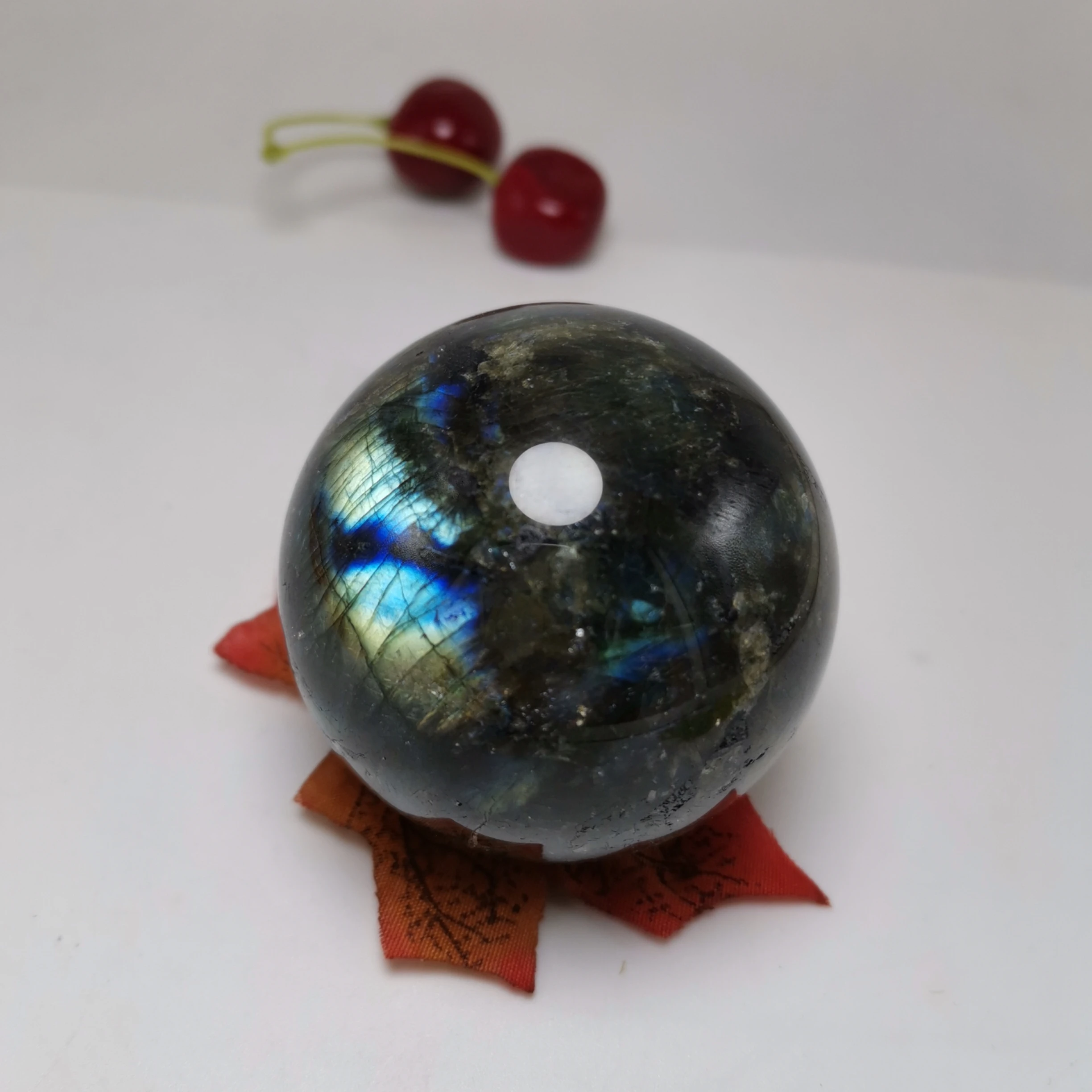 Big Size 5.5-6cm Natural Labradorite Crystal Polished Sphere Ball Healing Crystal Gemstone Flash Glossy Reki Stone Decoration
Big Size 5.5-6cm Natural Labradorite Crystal Polished Sphere Ball Healing Crystal Gemstone Flash Glossy Reki Stone Decoration