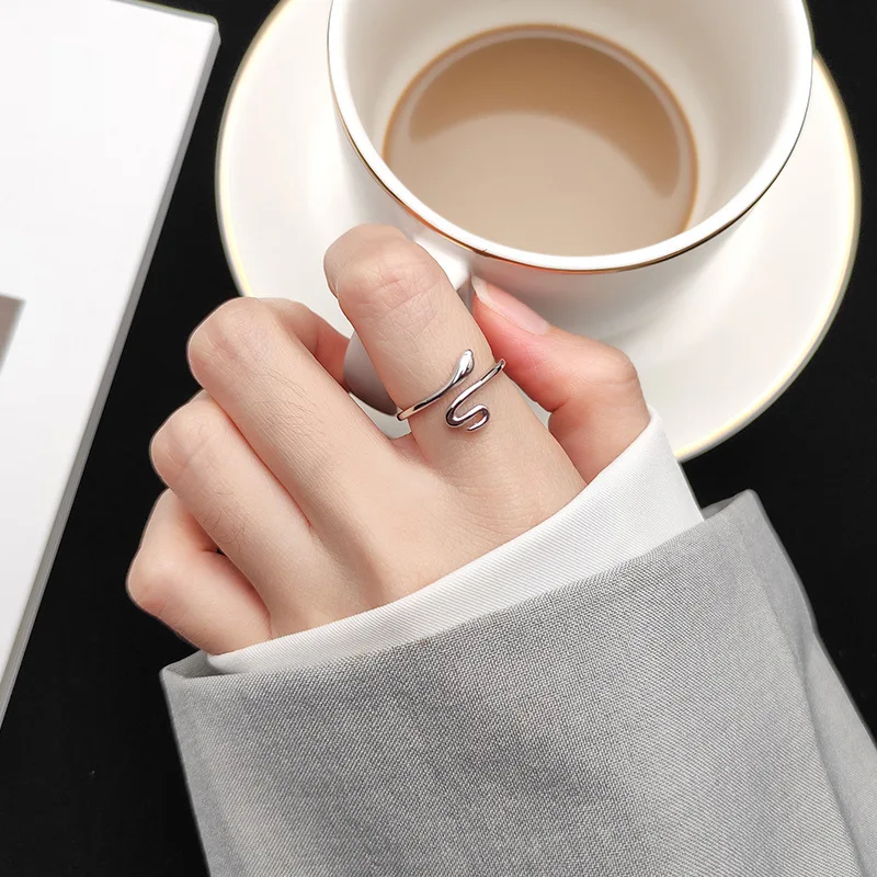 New Lovely Snake Shape Open Adjustable Finger Ring for Women Simple Ring Fine Party Jewelry Girl Gift
New Lovely Snake Shape Open Adjustable Finger Ring for Women Simple Ring Fine Party Jewelry Girl Gift