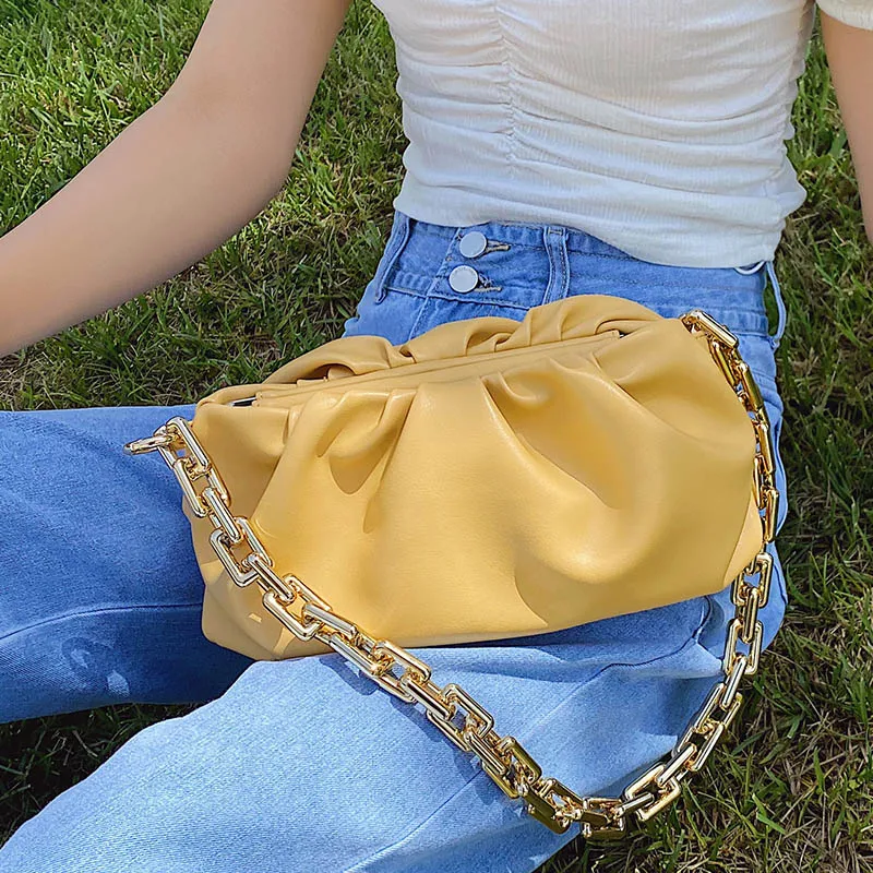 2021 Fashion Thick Gold Chains Dumpling Clip Purse Bag Women Cloud Underarm Shoulder Bag Pleated Baguette Pouch Totes Handbag
2021 Fashion Thick Gold Chains Dumpling Clip Purse Bag Women Cloud Underarm Shoulder Bag Pleated Baguette Pouch Totes Handbag