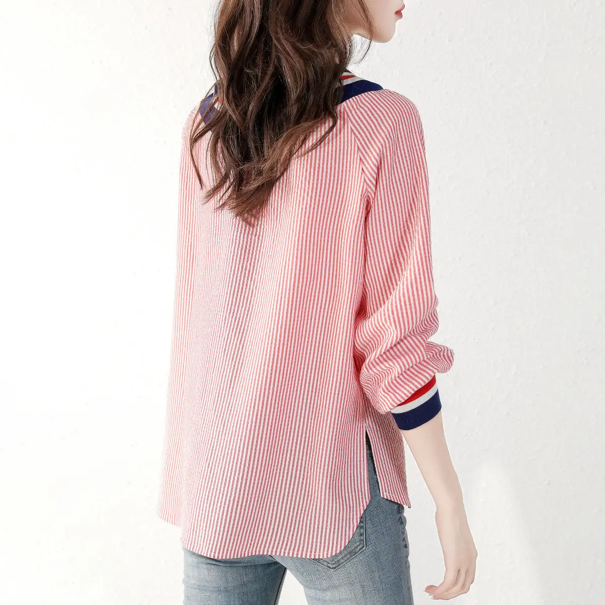 Temperament stripe loose and thin V-neck foreign style shirt women's design shirt long sleeve bottom coat
Temperament stripe loose and thin V-neck foreign style shirt women's design shirt long sleeve bottom coat