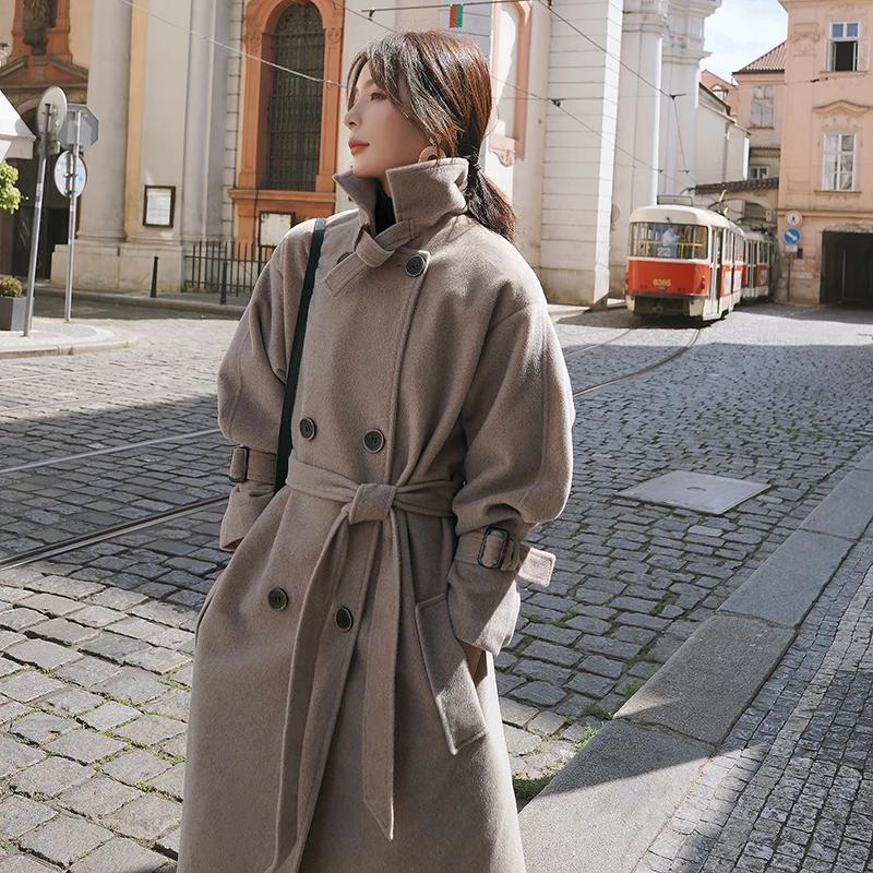 Unua amo Elegant Woolen Coat Women Loose Casual Thicken Overcoat 2021 Fashion Retro Turn-down Collar Double-breasted Winter Coat
Unua amo Elegant Woolen Coat Women Loose Casual Thicken Overcoat 2021 Fashion Retro Turn-down Collar Double-breasted Winter Coat