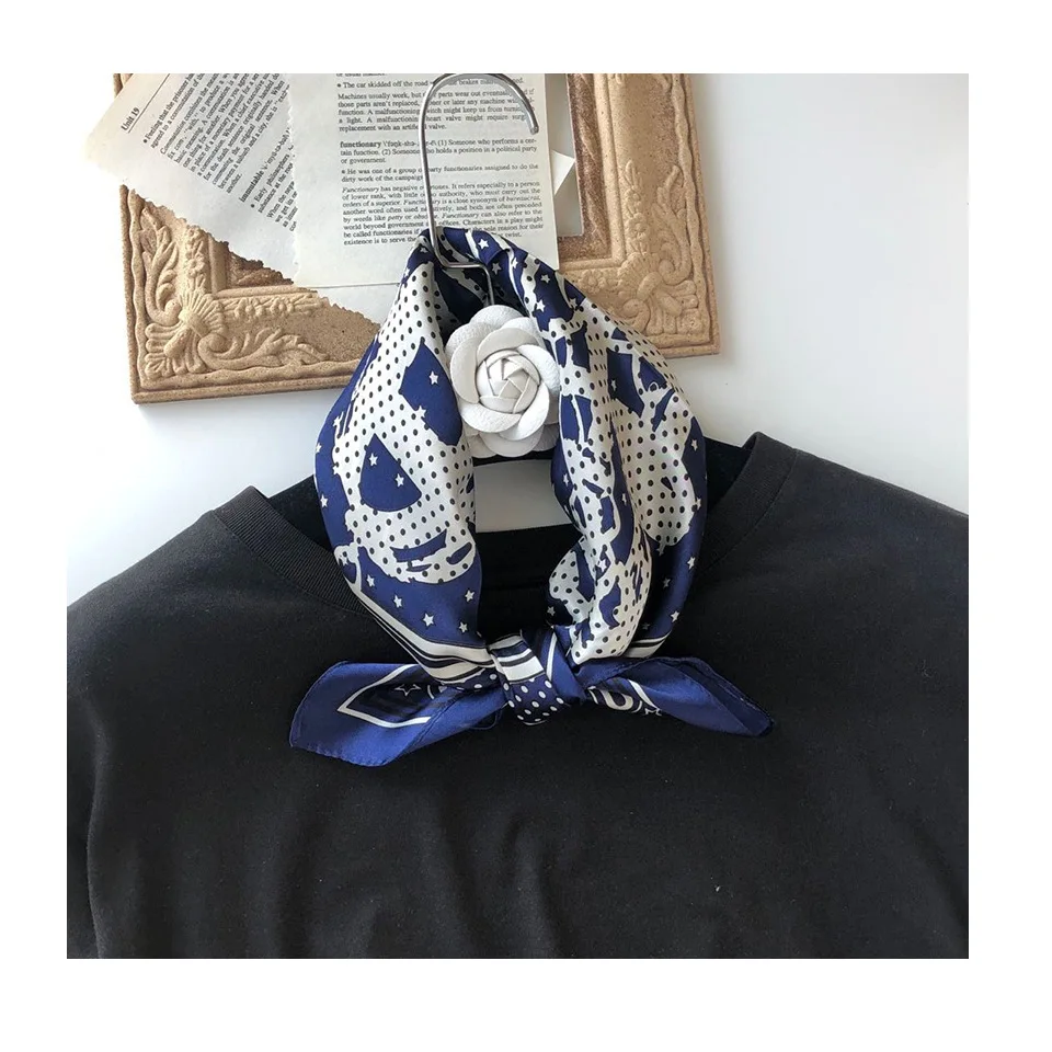 2020 New Small Square Hijab Neck Scarf Women 100% Real Silk Scarves Print Pashmina Bandana Female Foulard Poncho Lady Wraps
2020 New Small Square Hijab Neck Scarf Women 100% Real Silk Scarves Print Pashmina Bandana Female Foulard Poncho Lady Wraps