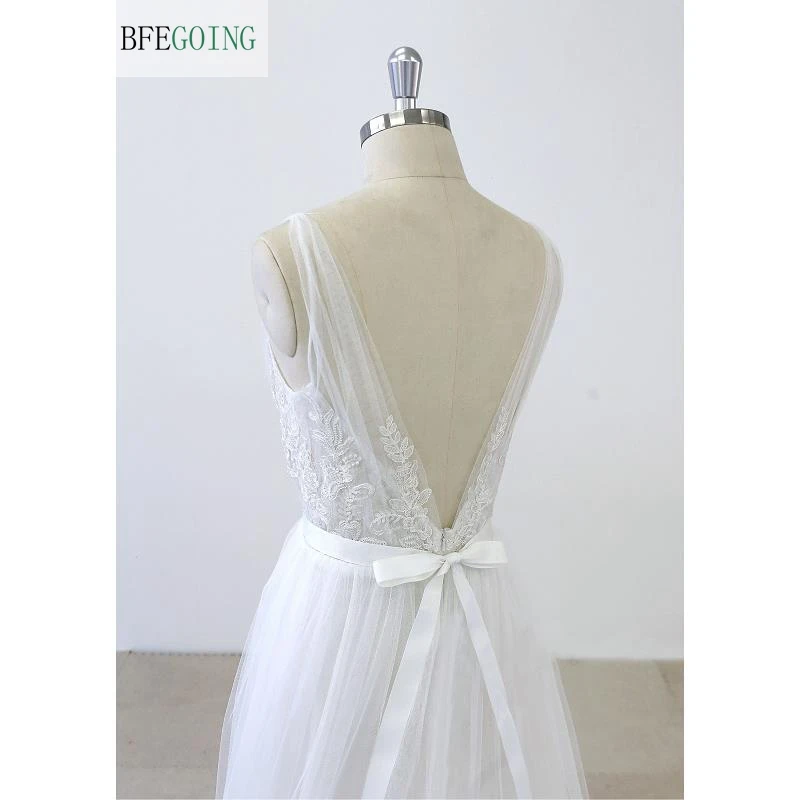 White Tulle Lace V-Neck Sleeves Wedding dress Chapel Train Floor-Length Bridal- gown Custom made
White Tulle Lace V-Neck Sleeves Wedding dress Chapel Train Floor-Length Bridal- gown Custom made