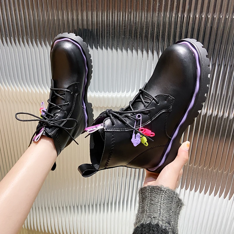 2021 New Fashion Motorcycle Boots for Women Autumn Women Martin Boots Gothic Square Heel Women's Ankle Boots Boats Mujer
2021 New Fashion Motorcycle Boots for Women Autumn Women Martin Boots Gothic Square Heel Women's Ankle Boots Boats Mujer