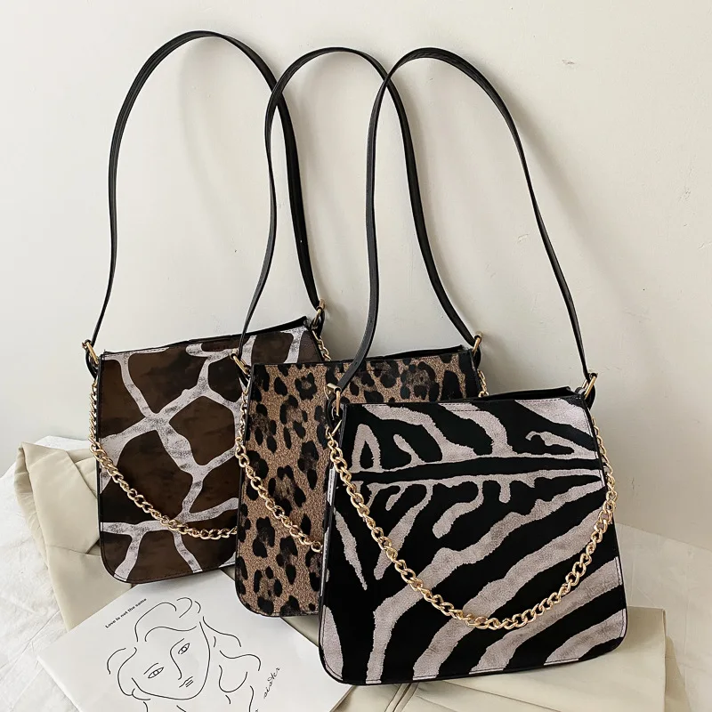 Bags of Women 2021 New Female Bag PU Leather Personality Shoulder Bag Underarm Bag Fashion Chain Messenger Bag Hand Bags
Bags of Women 2021 New Female Bag PU Leather Personality Shoulder Bag Underarm Bag Fashion Chain Messenger Bag Hand Bags