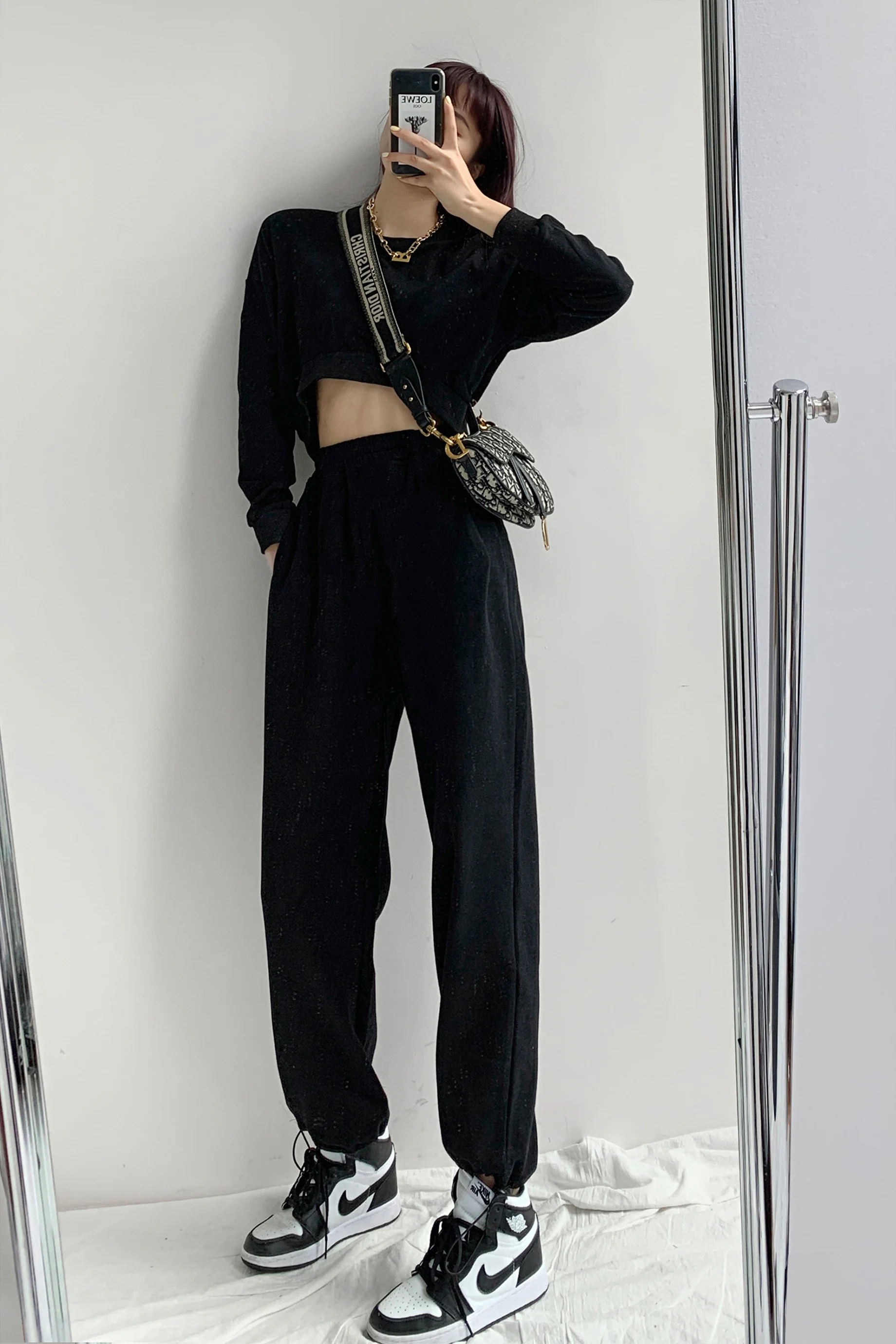 Loose casual sports pants women's fashionable drawstring Leggings spring and autumn Plush high waist grey straight pants
Loose casual sports pants women's fashionable drawstring Leggings spring and autumn Plush high waist grey straight pants