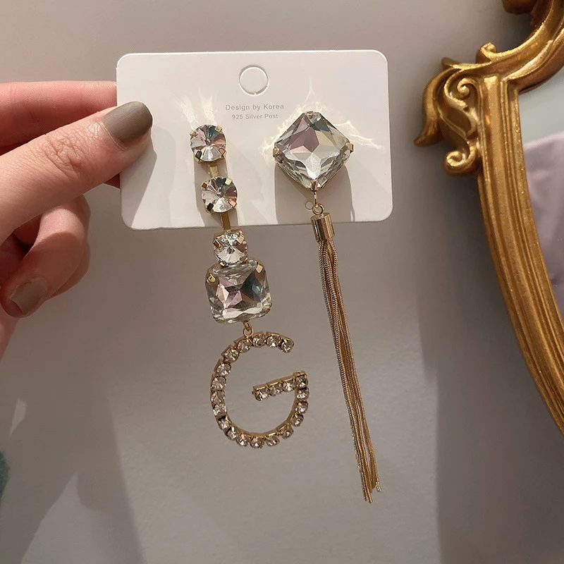 Fashion Shiny Crystal Letter Pendant Earrings for Women 2020 New Korean Statement Earrings Girl Party Jewelry Accessories Gifts
Fashion Shiny Crystal Letter Pendant Earrings for Women 2020 New Korean Statement Earrings Girl Party Jewelry Accessories Gifts
