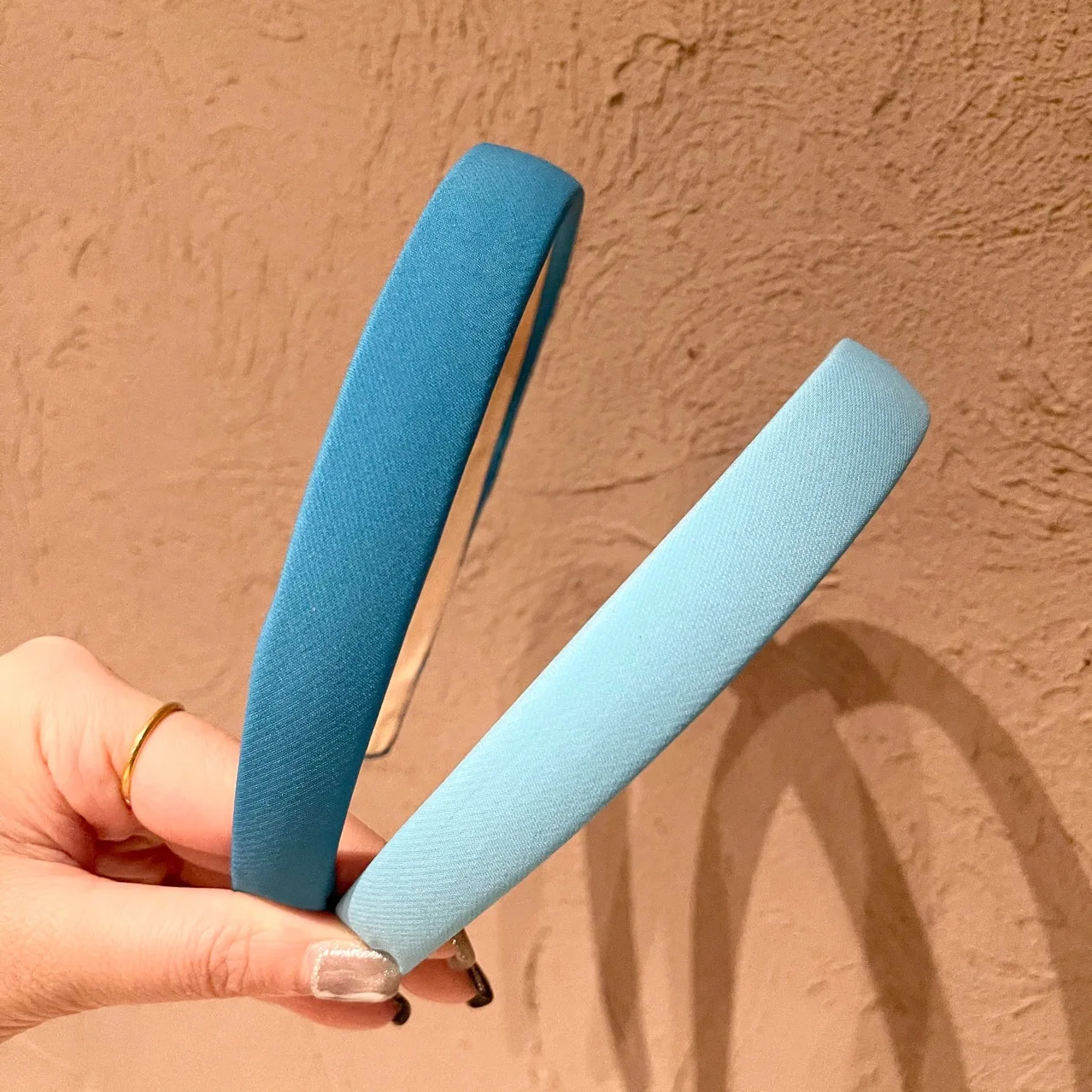 1PC Fashion Candy Color Wide Headband Hair Band Headwear Hair Accessories For Woman Satin Covered Resin Hairban
1PC Fashion Candy Color Wide Headband Hair Band Headwear Hair Accessories For Woman Satin Covered Resin Hairban