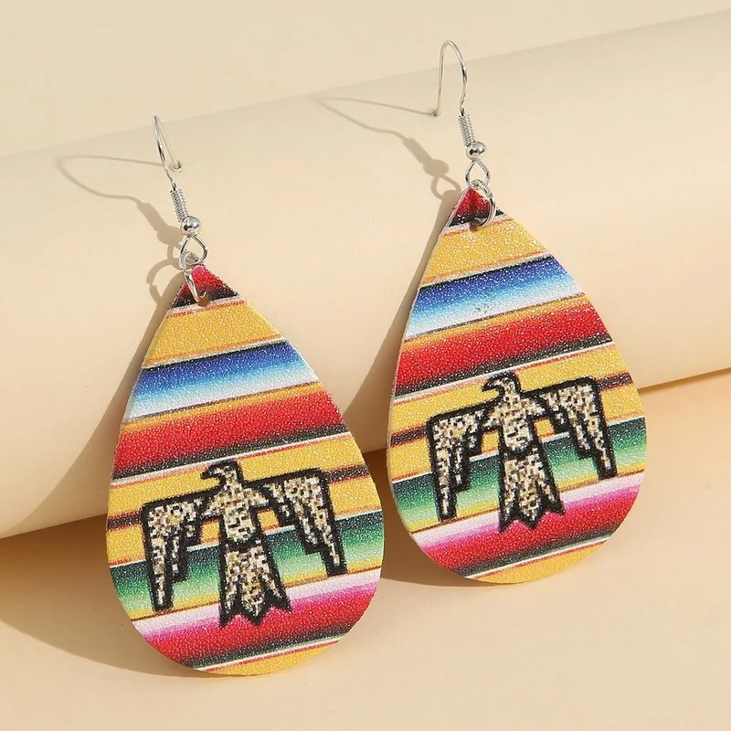 2021 New Style Western Style Water Drop Eagle Wings Leather Earrings Retro Colorful Stripes Double-sided Pu Earrings Wholesale
2021 New Style Western Style Water Drop Eagle Wings Leather Earrings Retro Colorful Stripes Double-sided Pu Earrings Wholesale