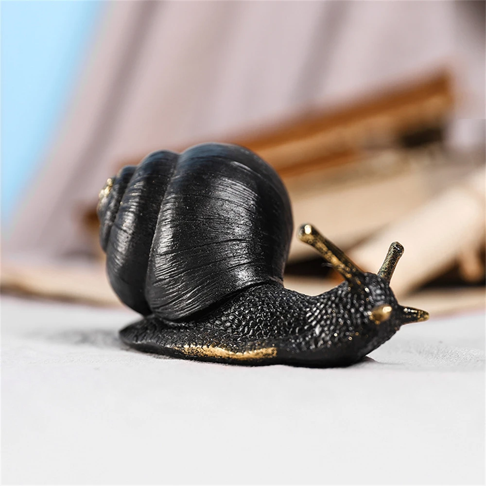 Simulated Animal Black Snail Resin Handicraft Decoration Simple European Living Room Porch TV Cabinet Decoration Handicraft
Simulated Animal Black Snail Resin Handicraft Decoration Simple European Living Room Porch TV Cabinet Decoration Handicraft