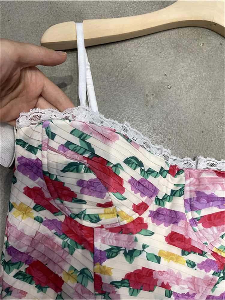 Heavy craftsmanship, frills, stitching, lace, retro, printing, sexy, leaky shoulders, tube top, sling, ladies' summer new styles
Heavy craftsmanship, frills, stitching, lace, retro, printing, sexy, leaky shoulders, tube top, sling, ladies' summer new styles