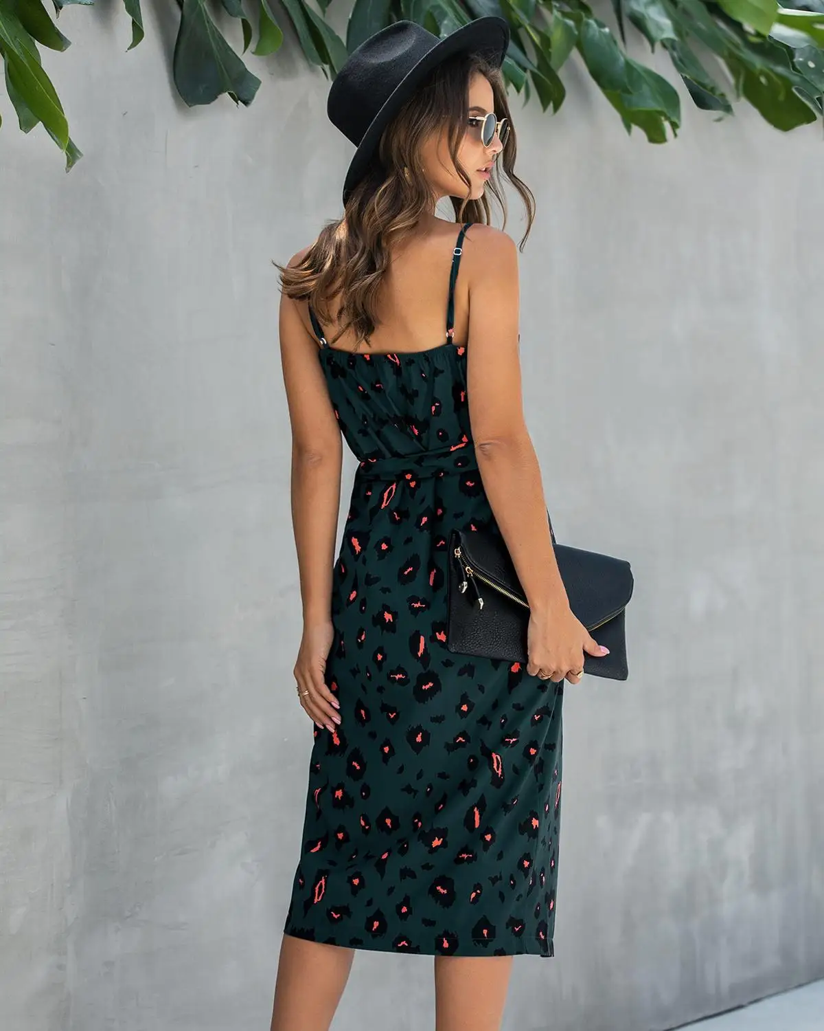 Hot Sale Lady 2020 Summer Fashion Print Strap V-Neck Halter Strap Front Splitter Women Dress Casual With Sashes Irregular Dress
Hot Sale Lady 2020 Summer Fashion Print Strap V-Neck Halter Strap Front Splitter Women Dress Casual With Sashes Irregular Dress