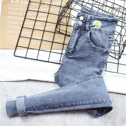 Daisy embroidered light blue new high waisted jeans women's Korean fashion slim Leggings in spring and summer 2021 [finished on
Daisy embroidered light blue new high waisted jeans women's Korean fashion slim Leggings in spring and summer 2021 [finished on