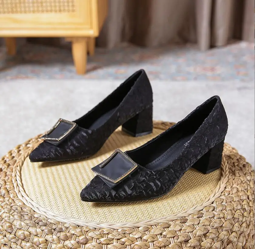Designer shoes French high heels women banquet wedding shoes bridal shoes new pointed fashion single shoes women
Designer shoes French high heels women banquet wedding shoes bridal shoes new pointed fashion single shoes women