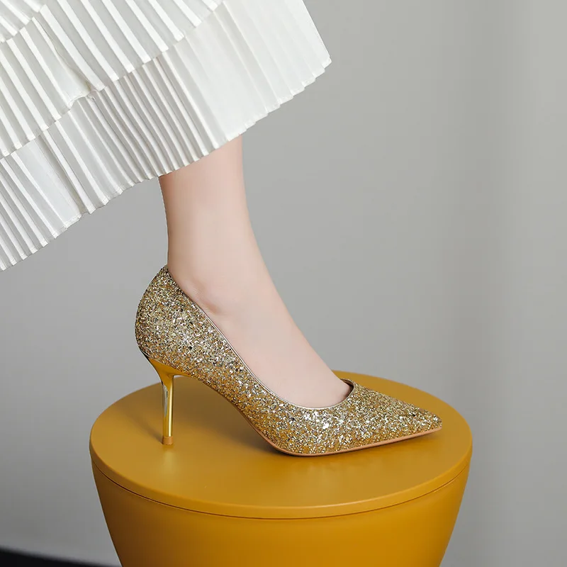 Новые модные пикантные туфли на тонком высоком каблуке с блестками
Новые модные пикантные туфли на тонком высоком каблуке с блестками