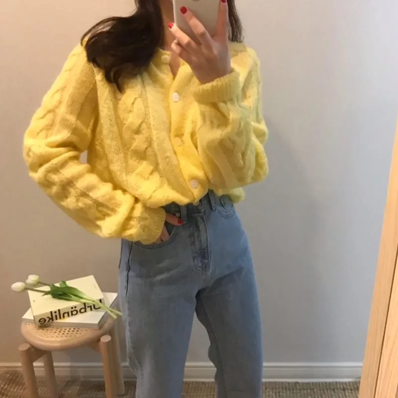 Осенние солнцезащитные новые свободные стандартные кардиганы, свитера, универсальные простые однобортные трикотажные свитера с круглым в... 
Осенние солнцезащитные новые свободные стандартные кардиганы, свитера, универсальные простые однобортные трикотажные свитера с круглым в...