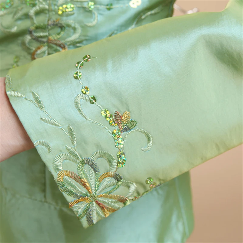Mother loaded improved retro ethnic style Chinese style stand collar embroidery shirt Tang suit ladies coat
Mother loaded improved retro ethnic style Chinese style stand collar embroidery shirt Tang suit ladies coat