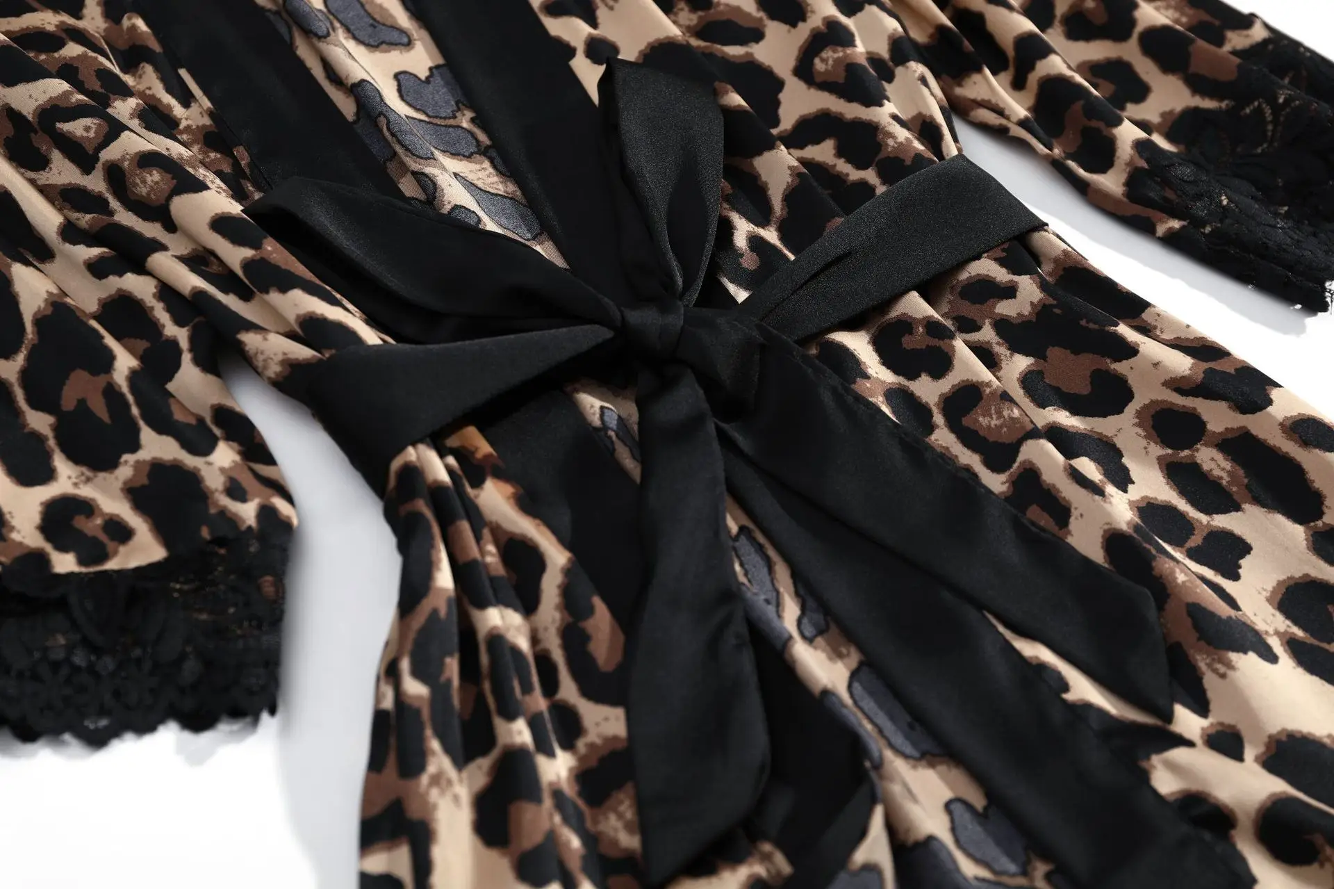 Pajamas Set Women 4PCS Sleepwear Printed Leopard Nightwear Summer Lingerie Home Clothes Sexy Lace Pyjamas Kimono Robe Gown
Pajamas Set Women 4PCS Sleepwear Printed Leopard Nightwear Summer Lingerie Home Clothes Sexy Lace Pyjamas Kimono Robe Gown