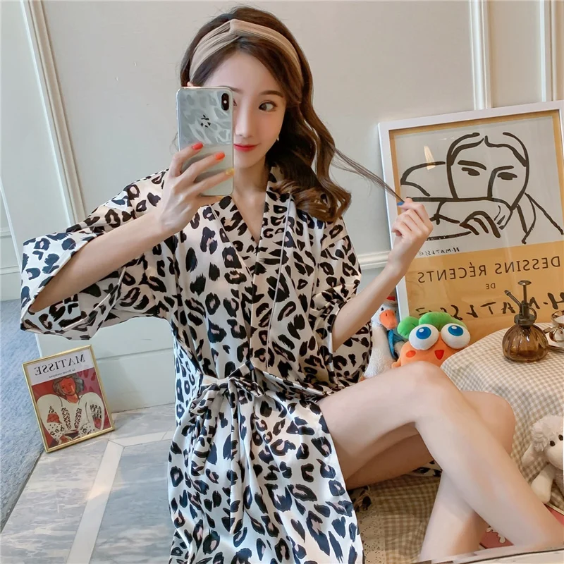 2021 Summer Silk Satin Short Sleeve Japanese Kimono Robes for Women Sexy Leopard Bathrobe Sleepwear Homewear Night Dress Nighty
2021 Summer Silk Satin Short Sleeve Japanese Kimono Robes for Women Sexy Leopard Bathrobe Sleepwear Homewear Night Dress Nighty
