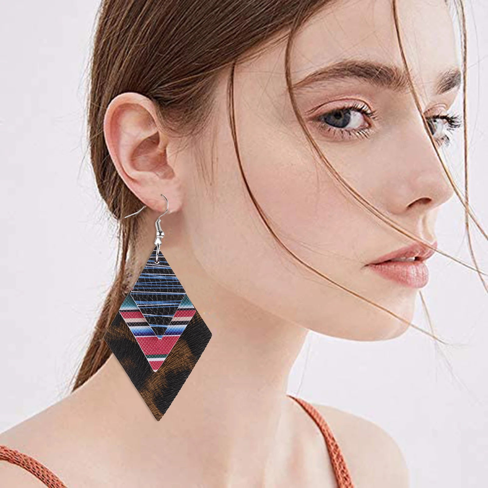 Rhombic 3-layer PU Earrings with Striped & Leopard Print Vintage Ear Pendant Dropping Ear Jewelry for Women BMF88
Rhombic 3-layer PU Earrings with Striped & Leopard Print Vintage Ear Pendant Dropping Ear Jewelry for Women BMF88