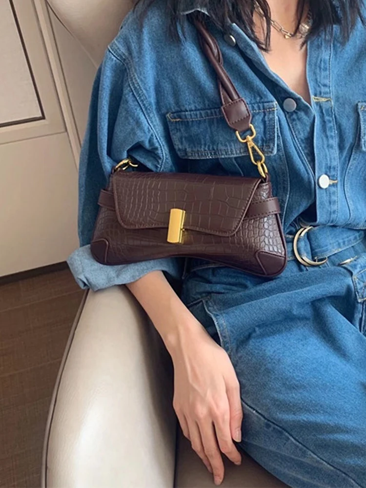 Textured Lock Ladies Half-Moon Bag Crocodile Pattern Twist Women Shoulder Bag Niche Design Female Handbag High-end Purses
Textured Lock Ladies Half-Moon Bag Crocodile Pattern Twist Women Shoulder Bag Niche Design Female Handbag High-end Purses