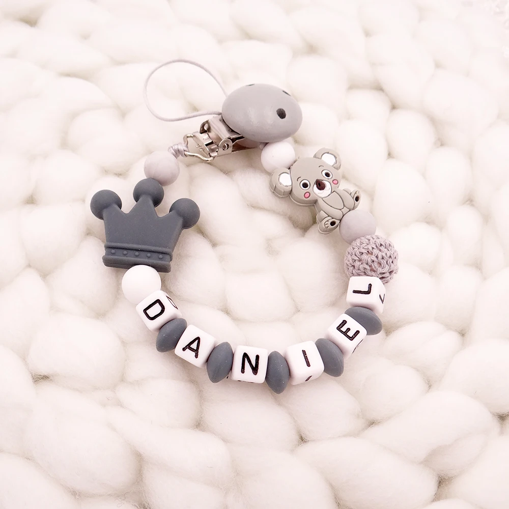 New Handmade Free Personalized Name Pacifier Clips Koala Pacifier Chain Holder chupetero personalizado silicona Baby Shower Gift
New Handmade Free Personalized Name Pacifier Clips Koala Pacifier Chain Holder chupetero personalizado silicona Baby Shower Gift