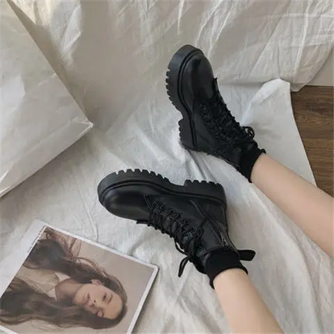 Popular Autumn New Korean Fashion Handsome Lace-up Motorcycle Boots Net Red Thick-soled Casual Round Toe Martin Boots Women
Popular Autumn New Korean Fashion Handsome Lace-up Motorcycle Boots Net Red Thick-soled Casual Round Toe Martin Boots Women