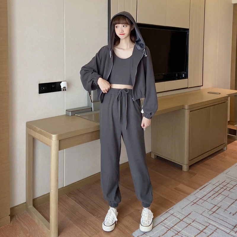 Women Three-piece Outfits Autumn Winter Women's Street Short Hooded Tracksuit Zipper Top + Vest + Sports Long Pants Casual Suit
Women Three-piece Outfits Autumn Winter Women's Street Short Hooded Tracksuit Zipper Top + Vest + Sports Long Pants Casual Suit