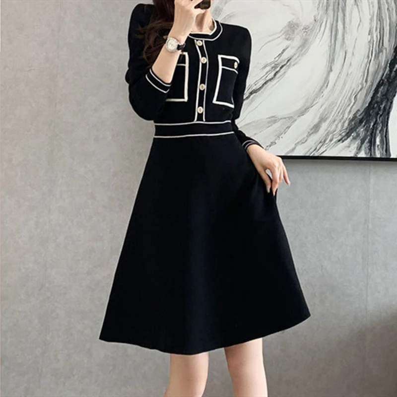 2021 New Autumn Women Dresses Long Sleeve O-neck Female Classic Leisure Hepburn Style Black Retro Large Swing Knitted Dress 
2021 New Autumn Women Dresses Long Sleeve O-neck Female Classic Leisure Hepburn Style Black Retro Large Swing Knitted Dress