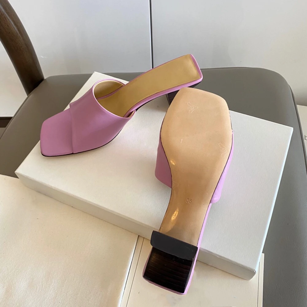 Women's Shoes
Women's Shoes