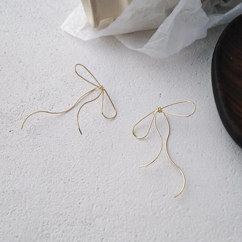 2021 Hot Fashion Handmade Simple Cool Punk Vintage Gold Color Line Bow Charms Drop Earrings Jewelry Best Gift For Women Girls
2021 Hot Fashion Handmade Simple Cool Punk Vintage Gold Color Line Bow Charms Drop Earrings Jewelry Best Gift For Women Girls