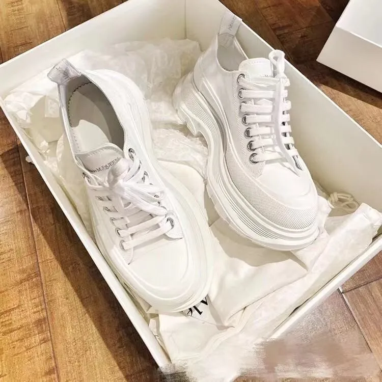 Canvas shoes Luxury Design Alexander Sneakers High Quality Men and Women White Shoes Woman Thick Bottom PlatformCasual Couple
Canvas shoes Luxury Design Alexander Sneakers High Quality Men and Women White Shoes Woman Thick Bottom PlatformCasual Couple