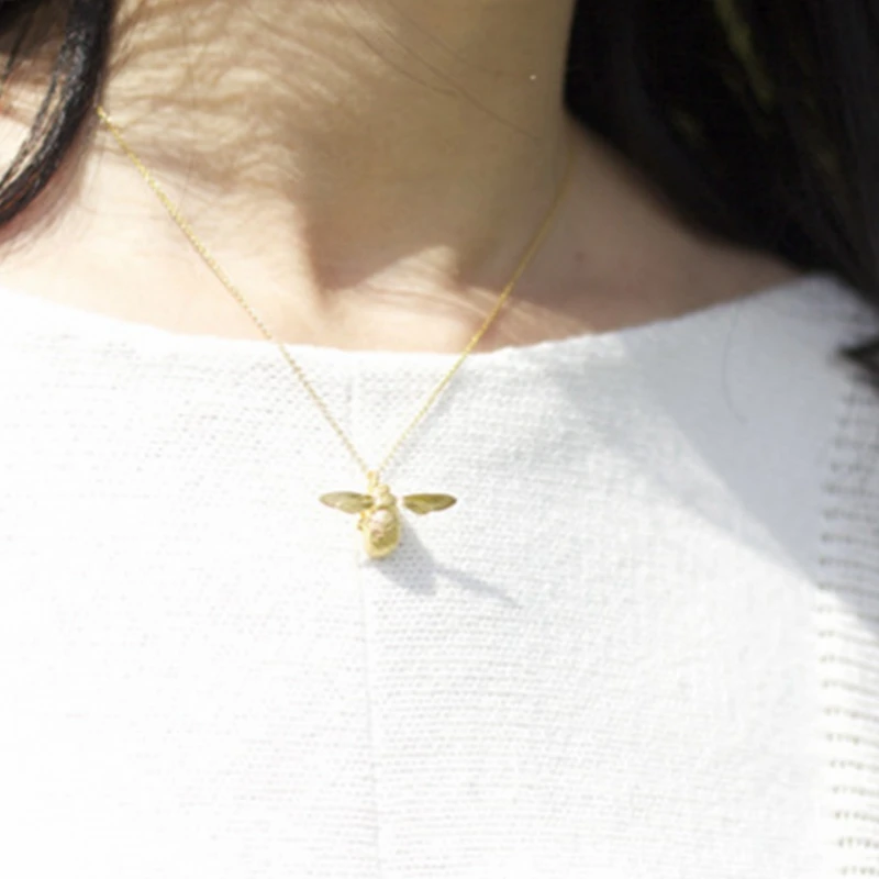 2021 New Korean Fashion Valentine's Jewelry 925 Silver Plating Cute Honey Bee Lovely Animal Pendant Gold Plated Chain Necklace
2021 New Korean Fashion Valentine's Jewelry 925 Silver Plating Cute Honey Bee Lovely Animal Pendant Gold Plated Chain Necklace