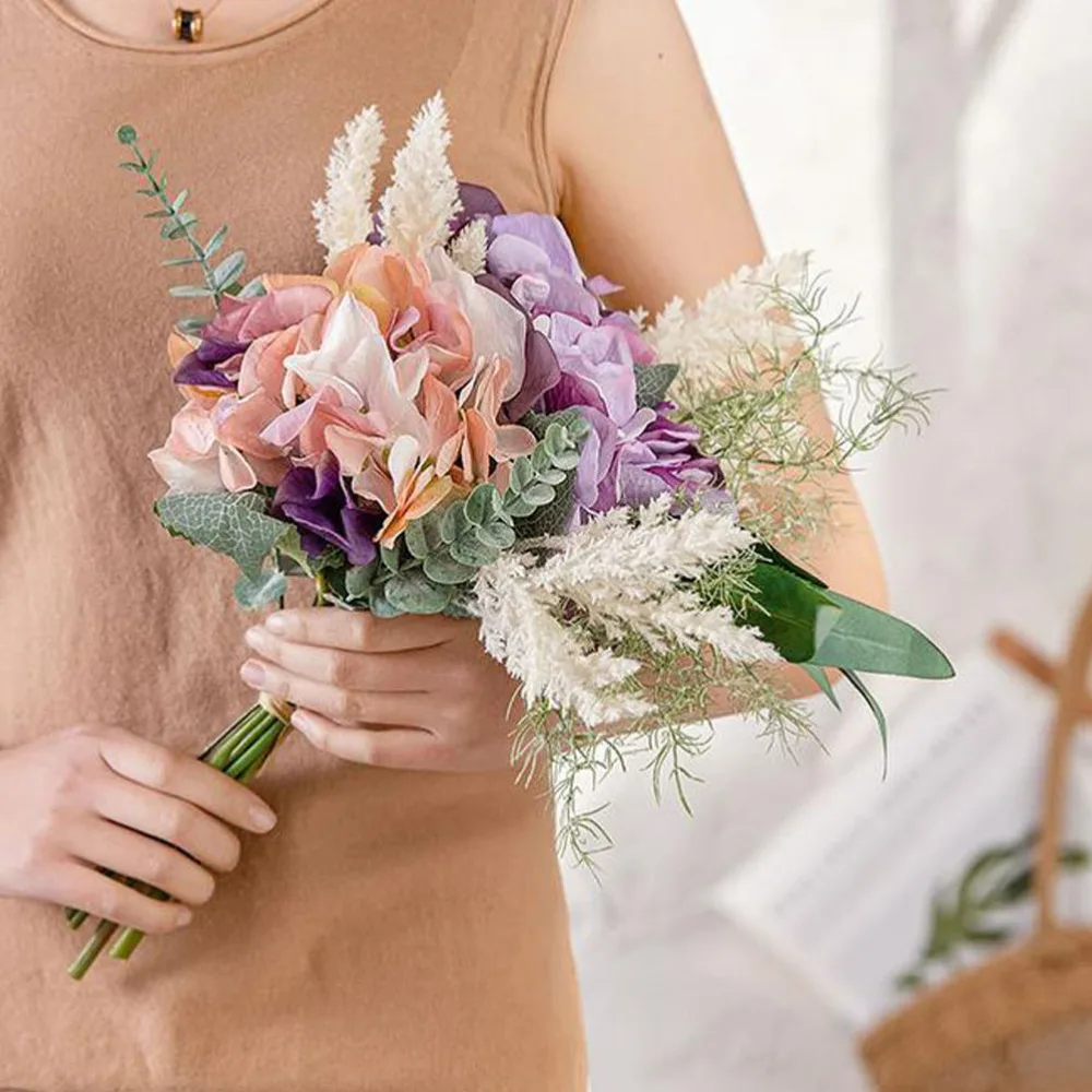 1Pc Household Artificial Bouquet Ornament Wedding Bouquet Prop Festival Decor
1Pc Household Artificial Bouquet Ornament Wedding Bouquet Prop Festival Decor