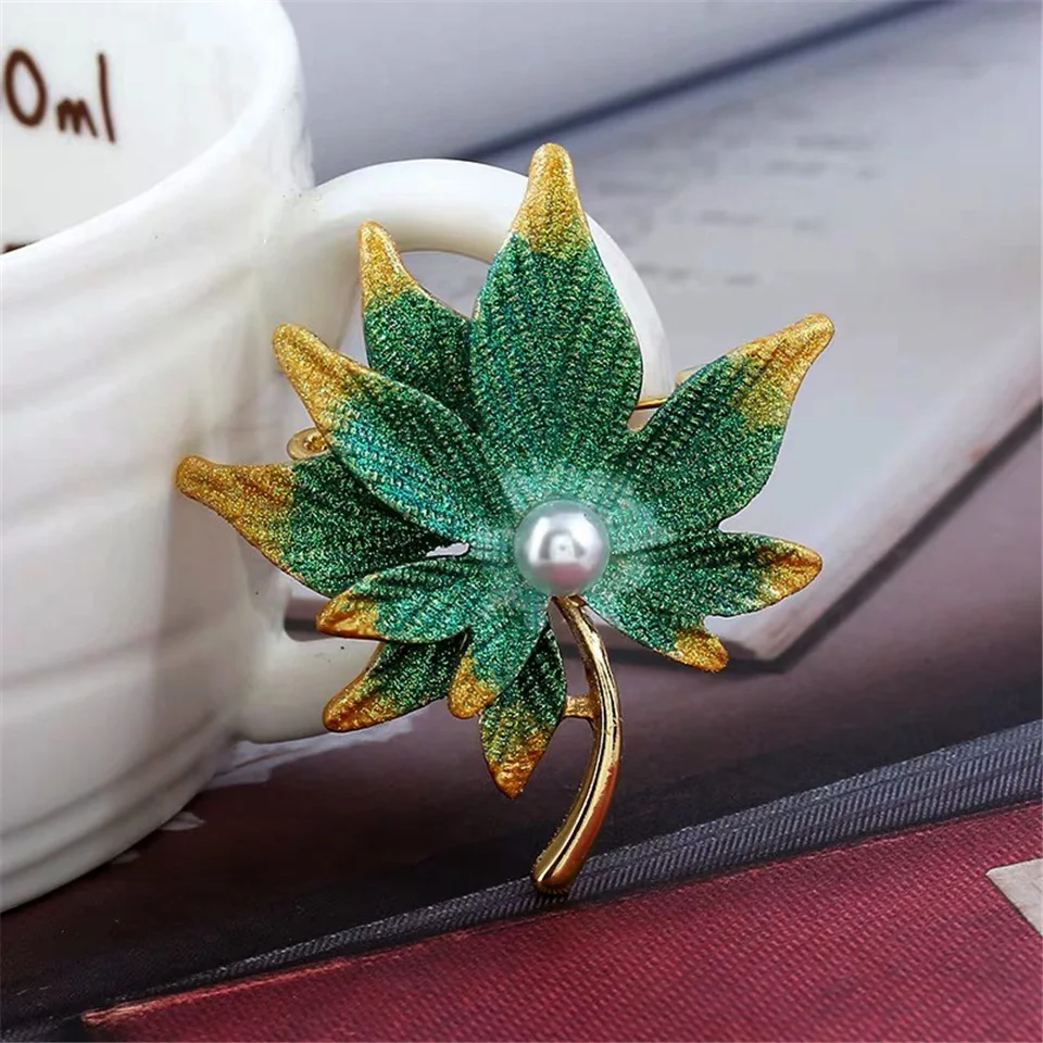 New Creative Maple Leaf Brooch Temperament Colorful Double-layer Pearl Clothes Pin Women's Corsage Accessories 
New Creative Maple Leaf Brooch Temperament Colorful Double-layer Pearl Clothes Pin Women's Corsage Accessories