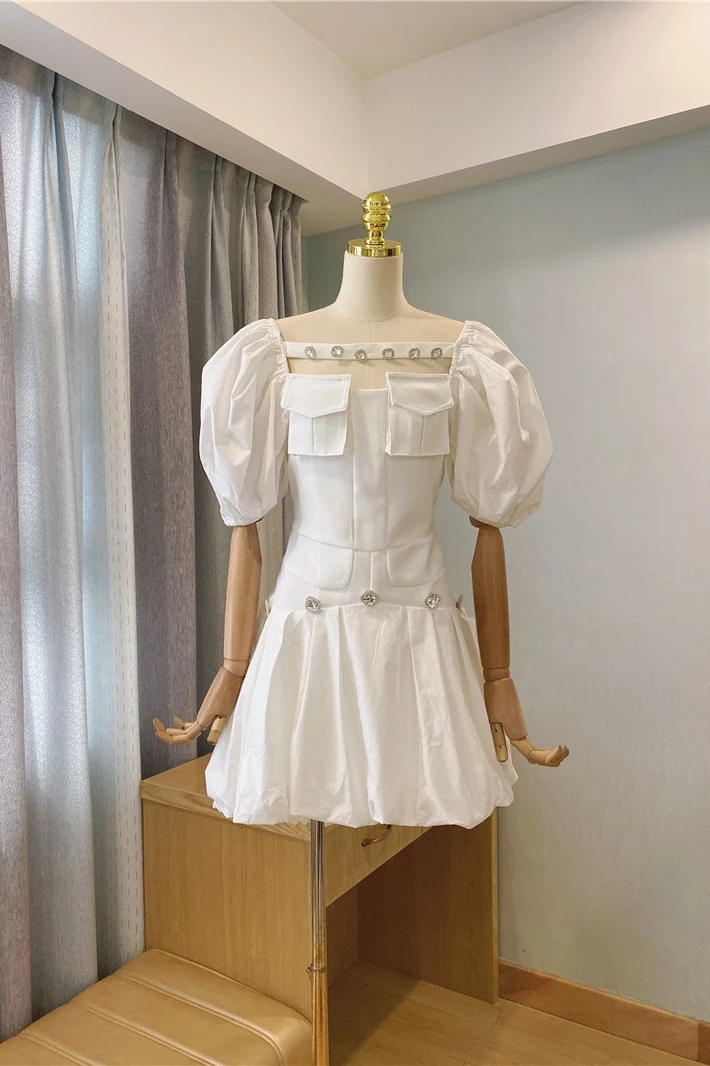 2021 Summer New Retro Square Collar Puff Sleeve Short Dress for Women Fashion Pocket Elegant Dress Waist-Tight Irregular Dress 
2021 Summer New Retro Square Collar Puff Sleeve Short Dress for Women Fashion Pocket Elegant Dress Waist-Tight Irregular Dress