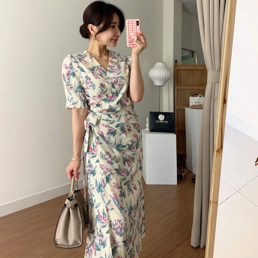 Korean Chic Retro French Elegant Graceful One-Piece Lace-up Waist-Controlled Slimming Elegant V-neck Flower Dress
Korean Chic Retro French Elegant Graceful One-Piece Lace-up Waist-Controlled Slimming Elegant V-neck Flower Dress