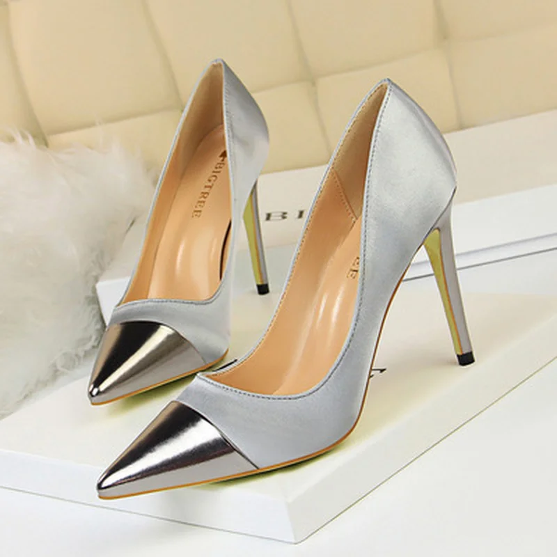 Women's High Heels Shoes 2021 New Patent Leather Pointed Toe Women Pumps Shallow Solid Silk Fashion Office Party Shoes
Women's High Heels Shoes 2021 New Patent Leather Pointed Toe Women Pumps Shallow Solid Silk Fashion Office Party Shoes