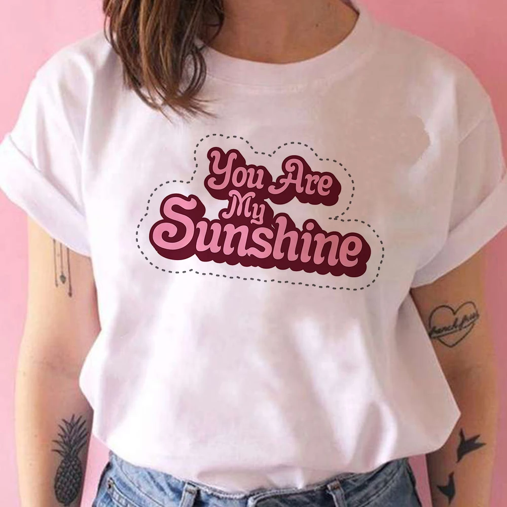 Футболки в стиле ретро 90-х годов, модный топ с принтом You Are My Sunshine, испанские футболки, женские универсальные удобные футболки Harajcku Kawaii
Футболки в стиле ретро 90-х годов, модный топ с принтом You Are My Sunshine, испанские футболки, женские универсальные удобные футболки Harajcku Kawaii