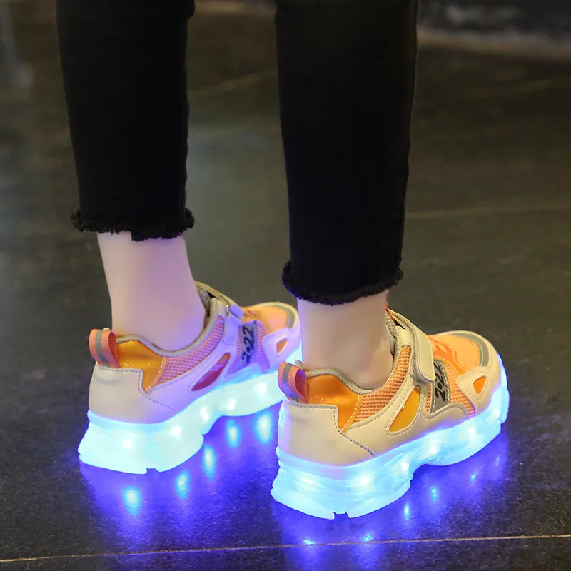 Spring and Summer 2021 Children's LED Lights for Boys and Girls Casual Sports Korean Fashion Running Kids Shoes CS88
Spring and Summer 2021 Children's LED Lights for Boys and Girls Casual Sports Korean Fashion Running Kids Shoes CS88