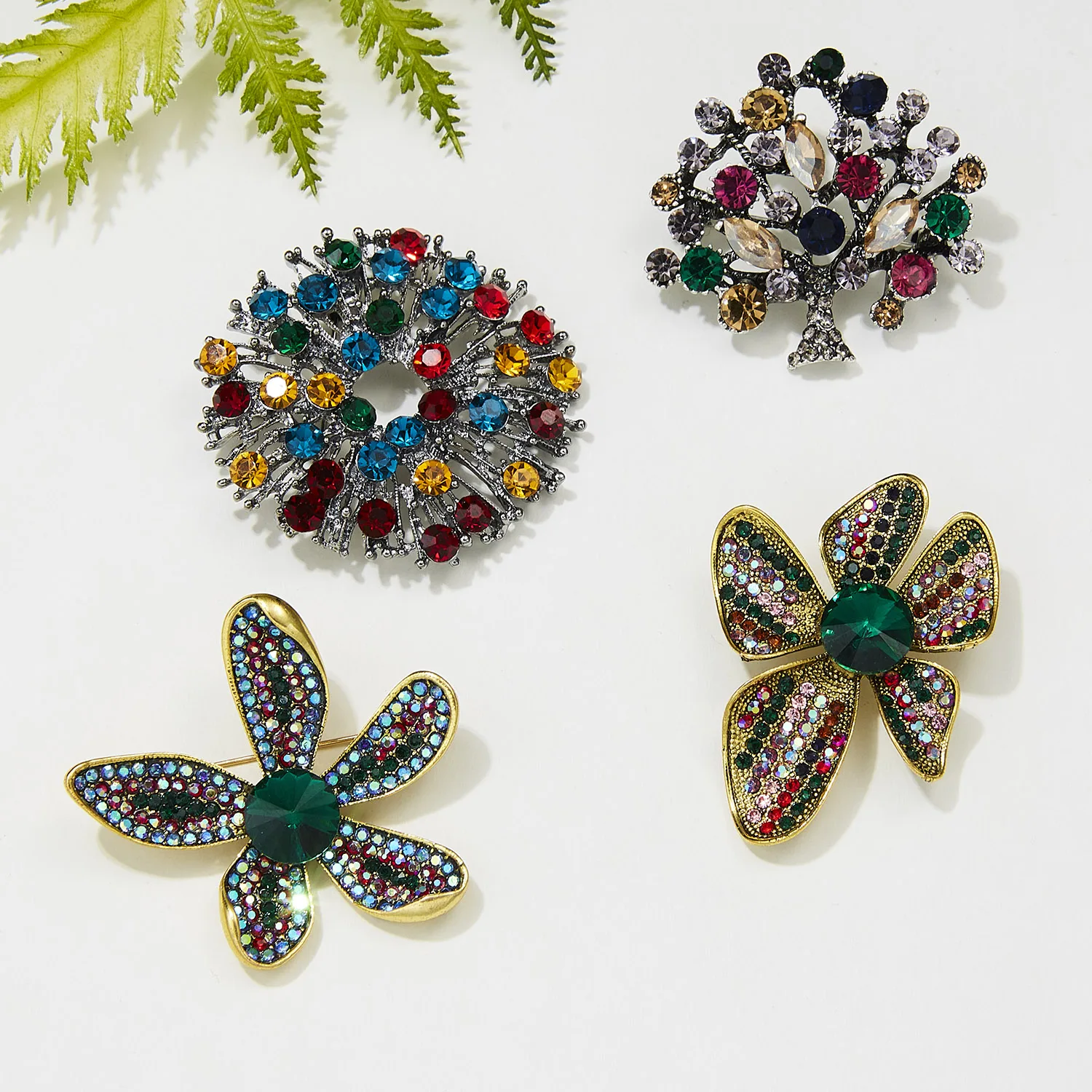 Exquisite Full Rhinestone Crystal Flower Brooch Jewelry Antique Plant Brooches Decoration For Suit Sweater Shirt Broche Femme
Exquisite Full Rhinestone Crystal Flower Brooch Jewelry Antique Plant Brooches Decoration For Suit Sweater Shirt Broche Femme