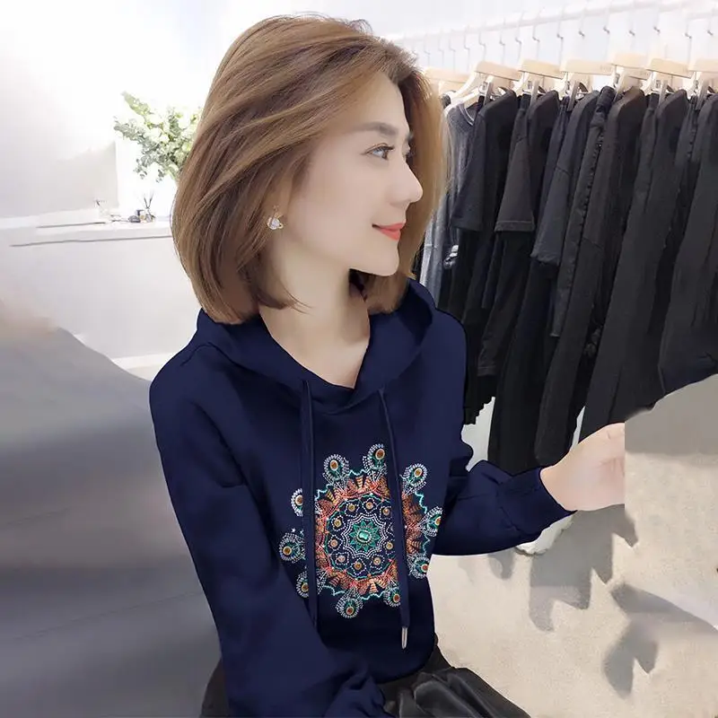 High end printed western style Plush thickened hooded sweater women's new winter coat women's wear
High end printed western style Plush thickened hooded sweater women's new winter coat women's wear