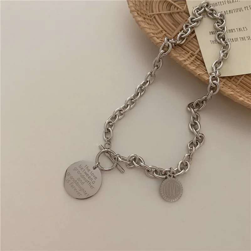 New Trendy Hip hop Silver Color Thick Chain Round Pendant Clavicle Chain Necklace for Women Girls Punk Choker Party Jewelry Gift
New Trendy Hip hop Silver Color Thick Chain Round Pendant Clavicle Chain Necklace for Women Girls Punk Choker Party Jewelry Gift