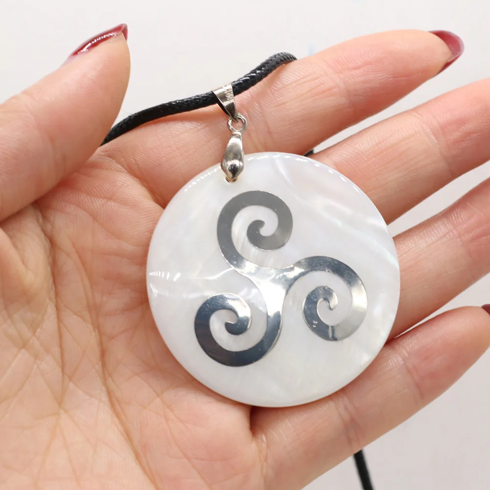 Fine Natural Shell Pendants Necklace Celtics Knot Trisceli Pattern Necklace Jewelry Good Quality for Women Reiki Heal Gifts
Fine Natural Shell Pendants Necklace Celtics Knot Trisceli Pattern Necklace Jewelry Good Quality for Women Reiki Heal Gifts