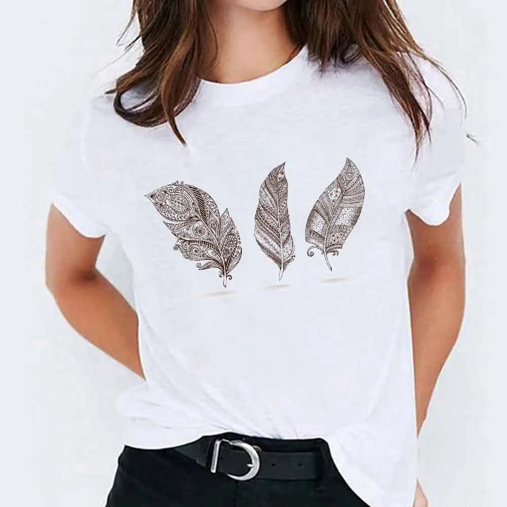 Graphic Tees Women Aesthetic Fashion Feather Print T Shirt Women Summer New 90's Harajuku Shirt Oversized T Shirt Aesthetic Top
Graphic Tees Women Aesthetic Fashion Feather Print T Shirt Women Summer New 90's Harajuku Shirt Oversized T Shirt Aesthetic Top